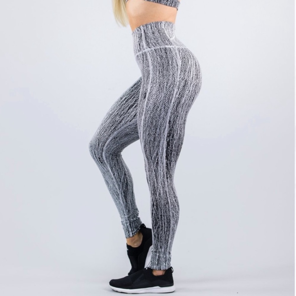 Buffbunny white and black highwaisted leggings - Picture 4 of 8